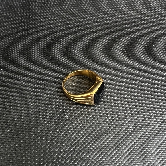 SAMPLE - BLACK SIGNET RING - Picture 2 of 5
